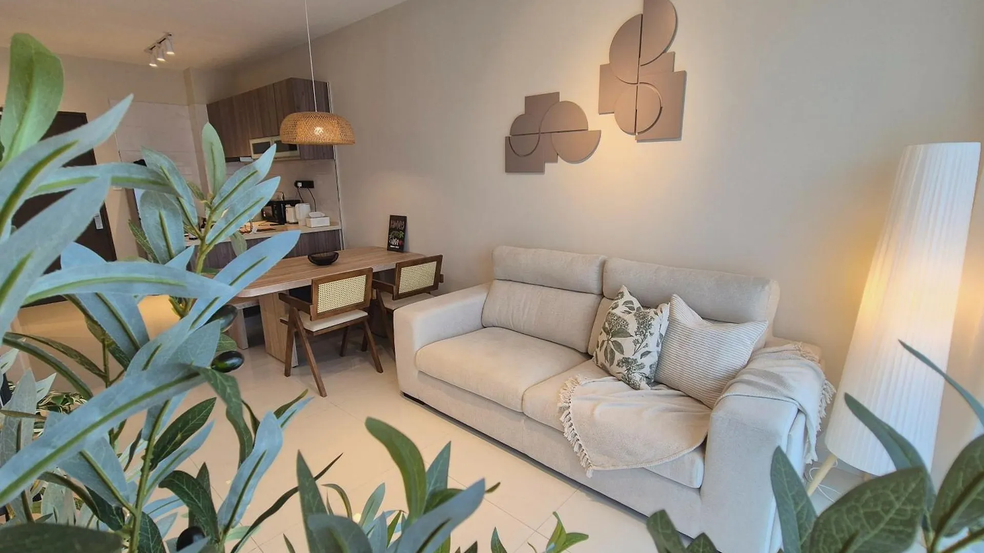 Origins Retreat - 4 Beds 4 Pax - 15 Mins To Ciq contacts